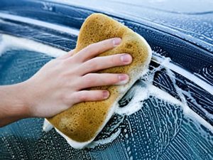 Amankah Mencuci Mobil Setiap Hari Saat Musim Hujan